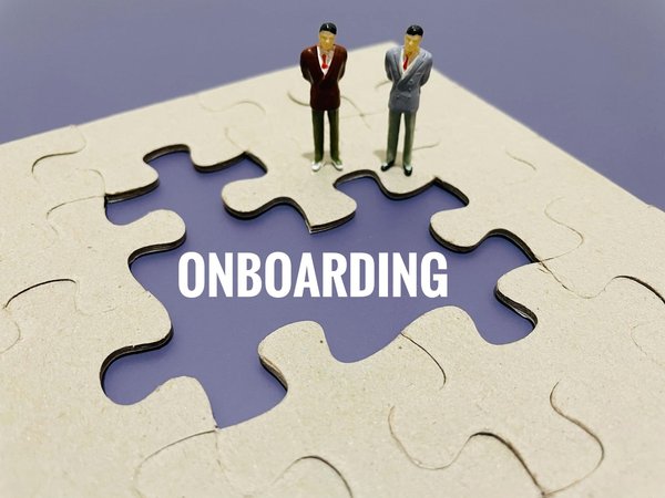 Comment accélérer l'intégration des nouveaux membres avec l'onboarding IT ?